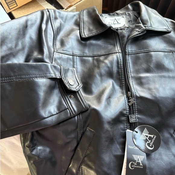 Black Lightweight Leather Jacket with Full-Length Zipper and Classic Design - Picture 7 of 12